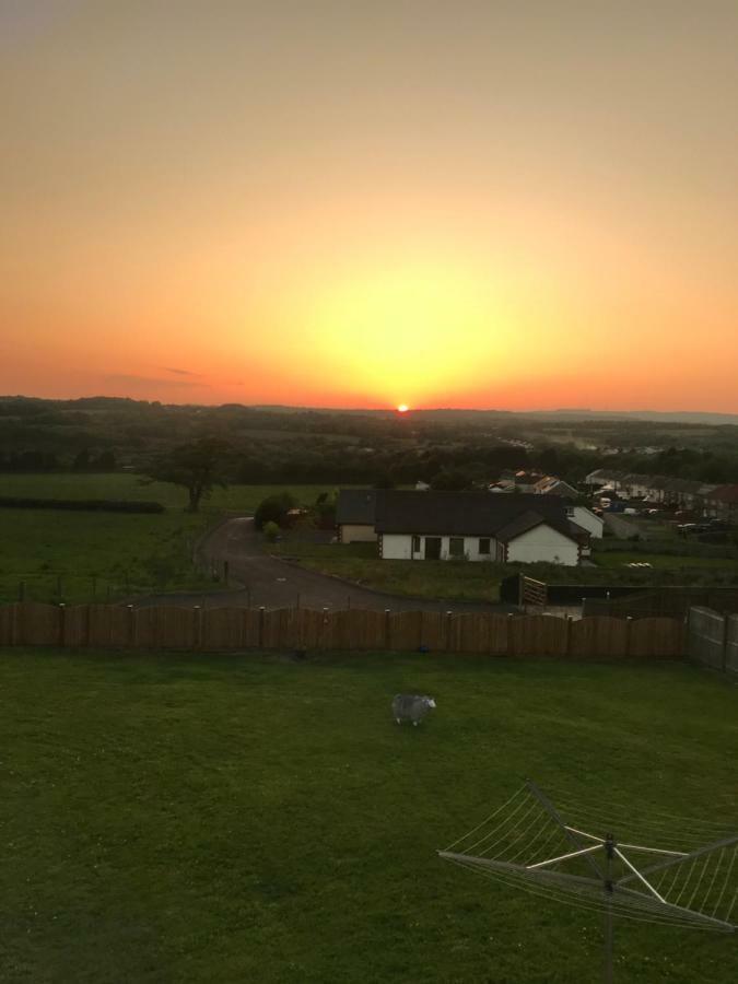 Valley View / Gwel Y Cwm Villa Ammanford Exteriör bild