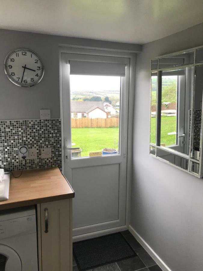 Valley View / Gwel Y Cwm Villa Ammanford Exteriör bild